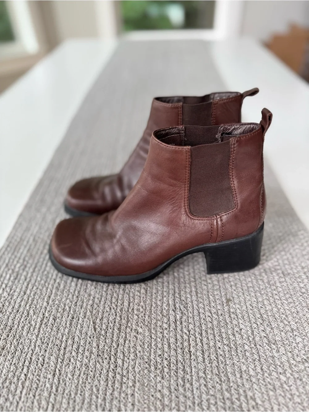 Vintage Clarks Brown Leather Square Toe Lug Sole Chelsea Ankle Boots Sz 7.5